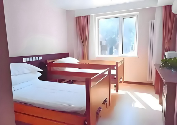 本科落户深圳有补贴吗_专访导演饶晓志：对《万里归途》满意和骄傲 不好不了卖得都上永远