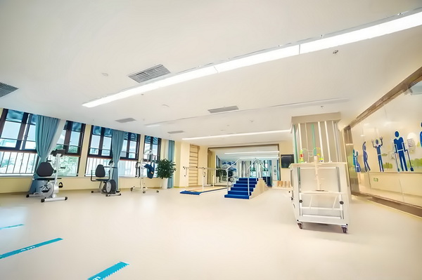 要不要落户深圳_阿娇一个人独居北京3居室，自称比香港要便宜 比香港要便默默总会流泪